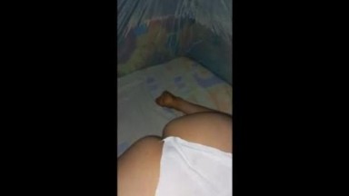 AKU MENIDURI TETANGGAKU KETIKA ISTRINYA SEDANG BERPERJALANAN | pornstar