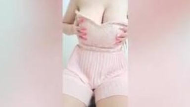 Aku ingin kamu melepas gaun merah jambu  | bokep