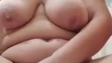 membuat air keluar dari vaginaku