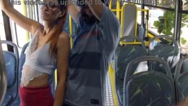 Siswa diraba-raba dan diperkosa oleh orang asing di bus