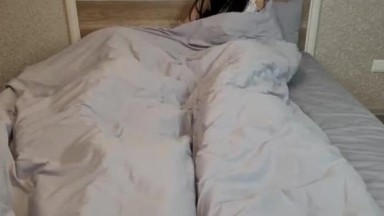 Istri berhubungan seks dengan kekasihnya di malam pernikahan