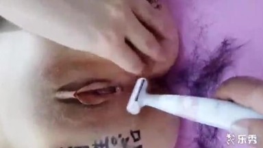 Istri jalang Cina rantai anjing vagina dicukur hotel mandi seks creampie