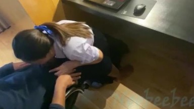 mesum dengan pacar sambil lihat bokep di laptop