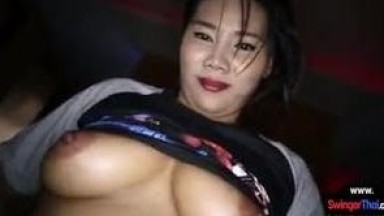 menggosok punggungnya sebelum berhubungan seks panas | bokepviral