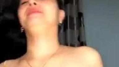 cewek ini masukan tangan dia ke memek | bokepviral
