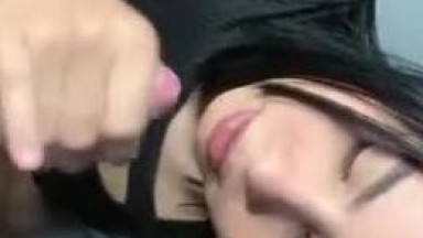 wanita ini menghisap penis sampai mengeluarkan manik | bokepviral