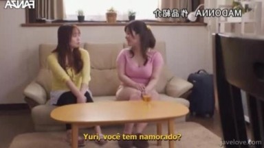 gadis jepang ini menggesek kan nenen nya ke badan pria | viral
